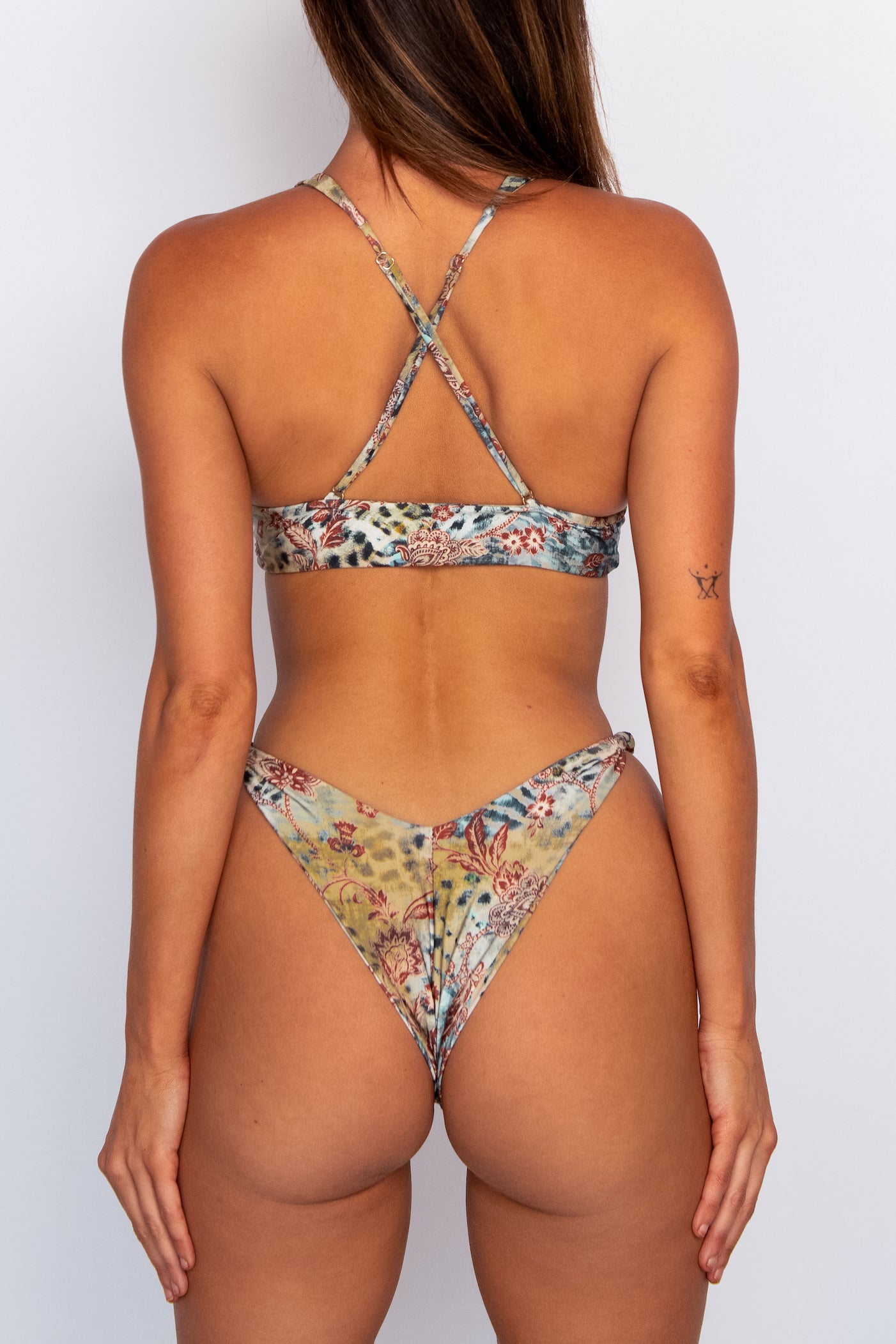 Suzanne Bottom - Garda Glossy