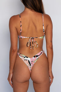 Suzanne Bottom - Deia Glossy