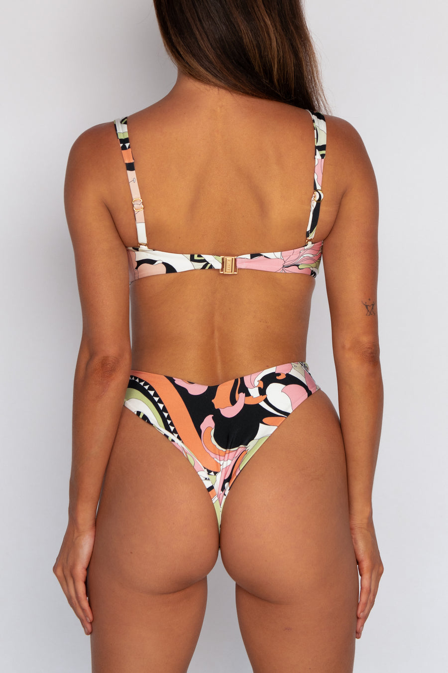 Josie Bottom - Deia Glossy