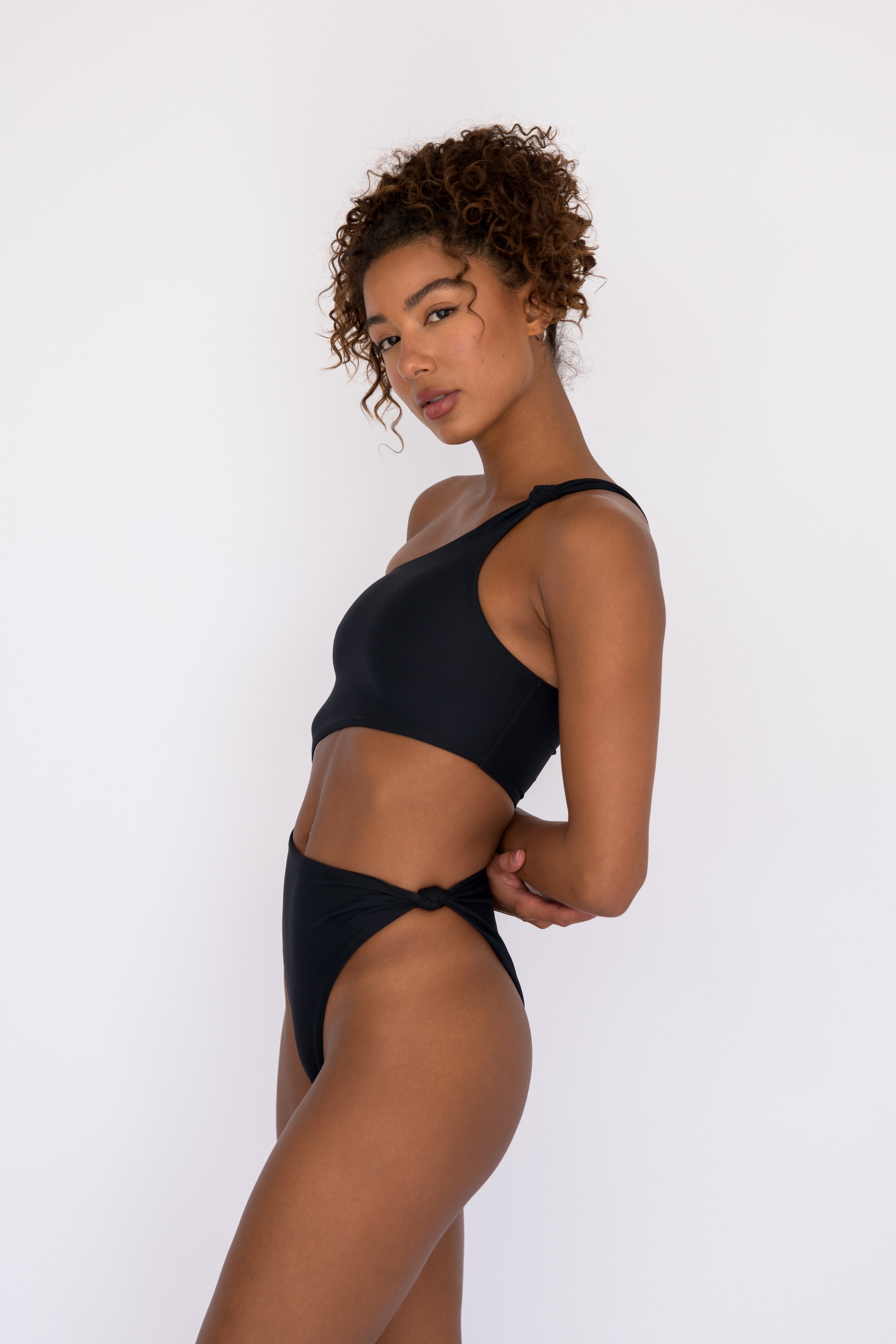 Nicole One Piece in Black – SKATIE