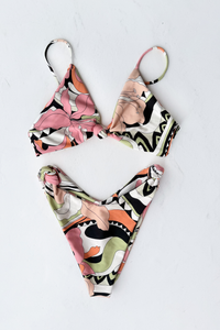 Suzanne Bottom - Deia Glossy