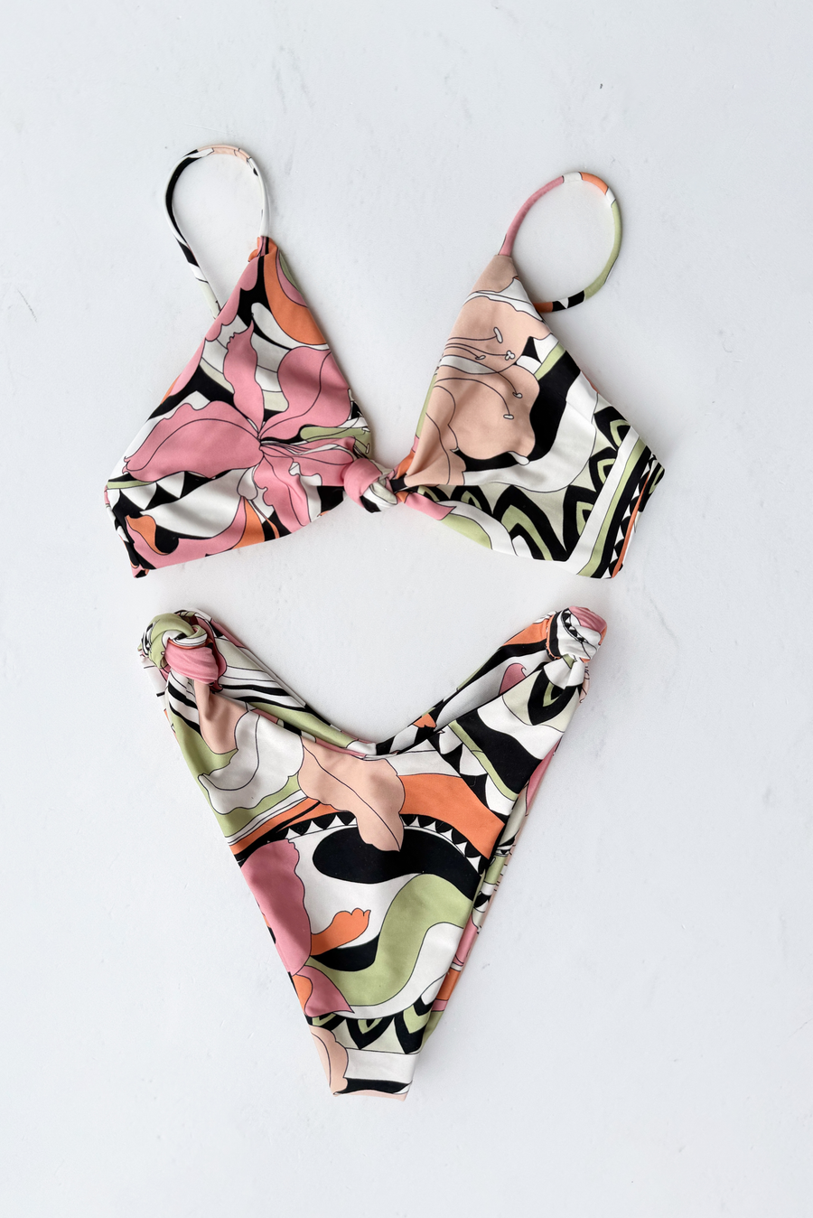 Suzanne Bottom - Deia Glossy