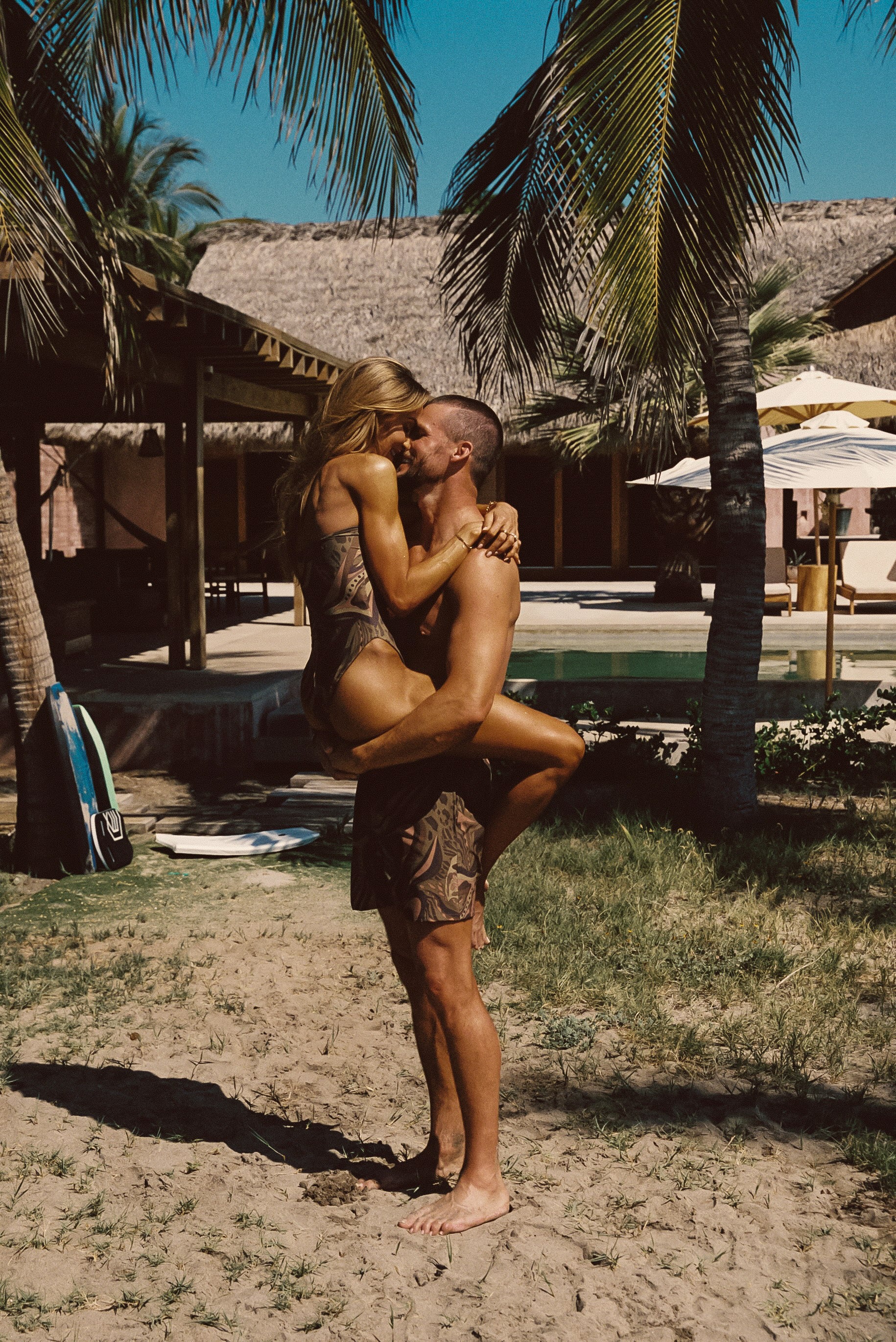 Amy One Piece - Escondido