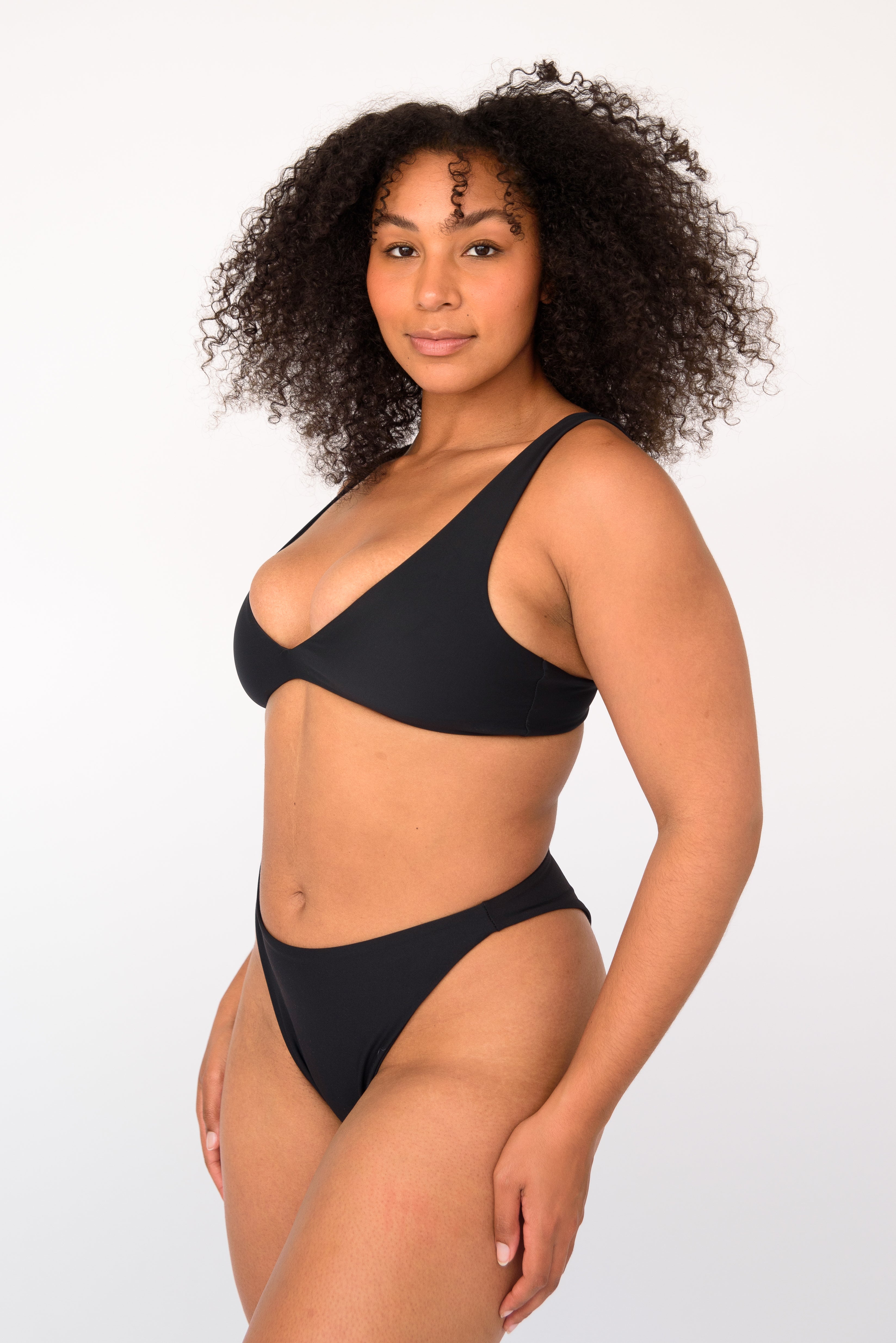 Sami Bikini Top in Black – SKATIE